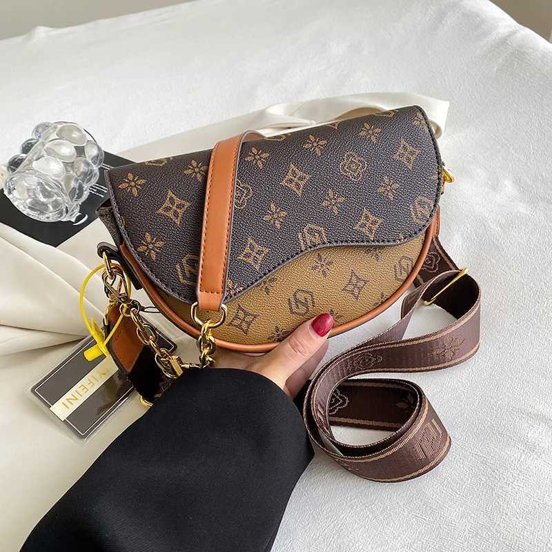 2025 New Womens Niche Highend Textured Printed Saddle Bag Fashion Versatile Underarm Single Shoulder Oblique Span BagW250926