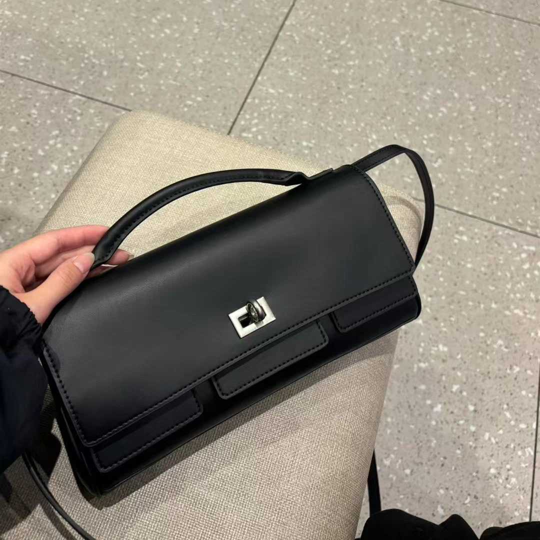 Genuine leather handbag 2025 new niche design lock small square bag vintage motorcycle style cowhide oneshoulder crossbody bag Z250926