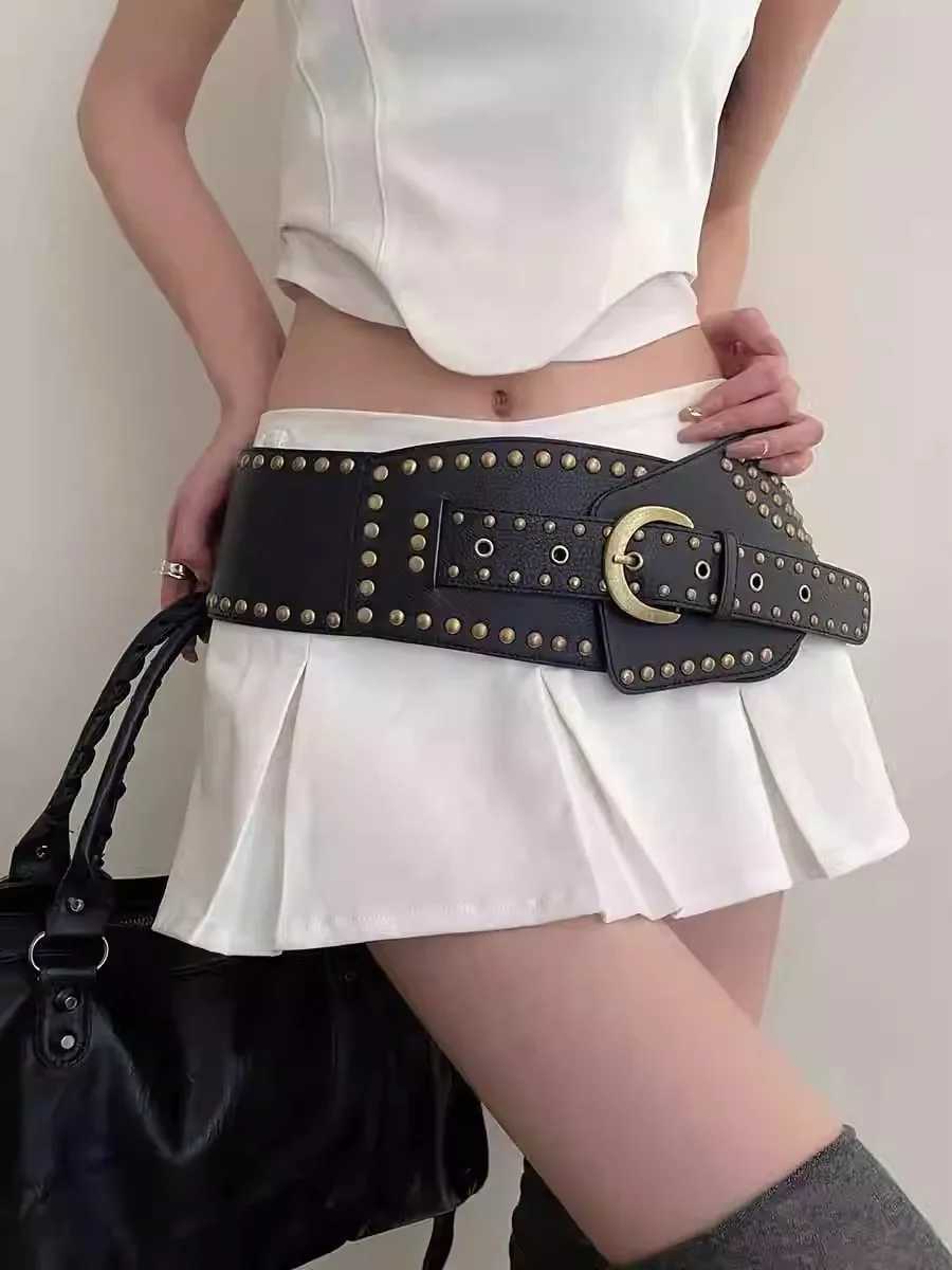 Wide Belt For Women With Vintage HighEnd Fashion Versatile Decoration To Wear With Skirts Rivet Punk Style Waistcoat L250926