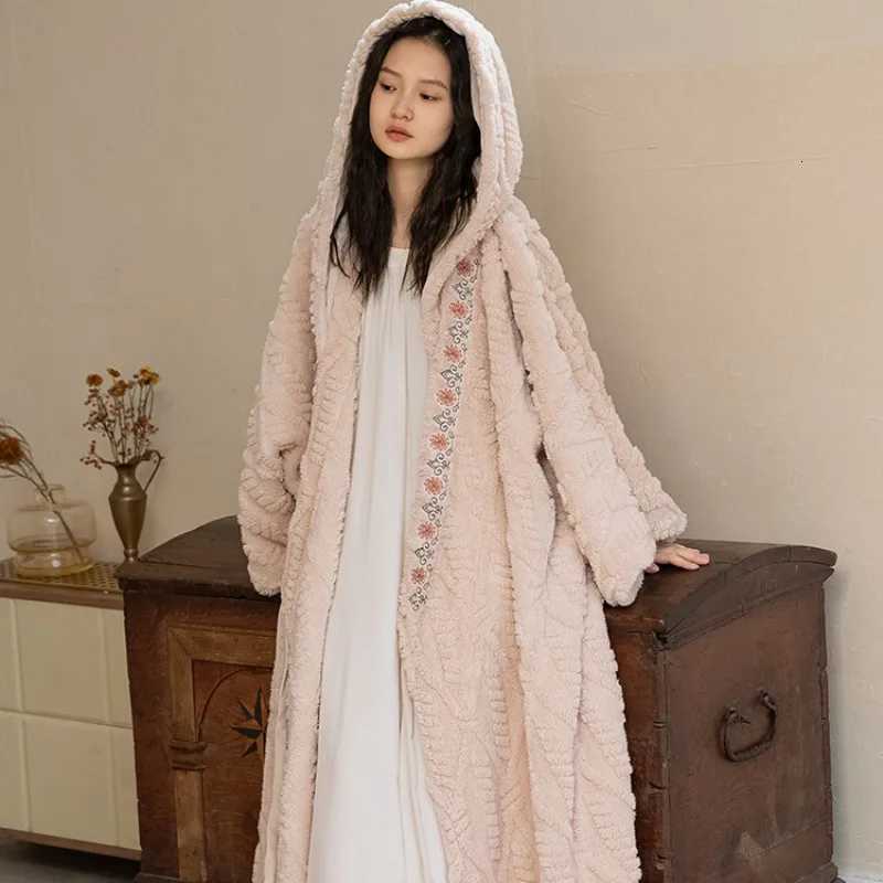 Embroidery Thicker Robes Women Hooded Fashion Keep Warm Gentle Laceup Comfortable Homewear Soft Sleepwear Cozy Female Daily Z250925