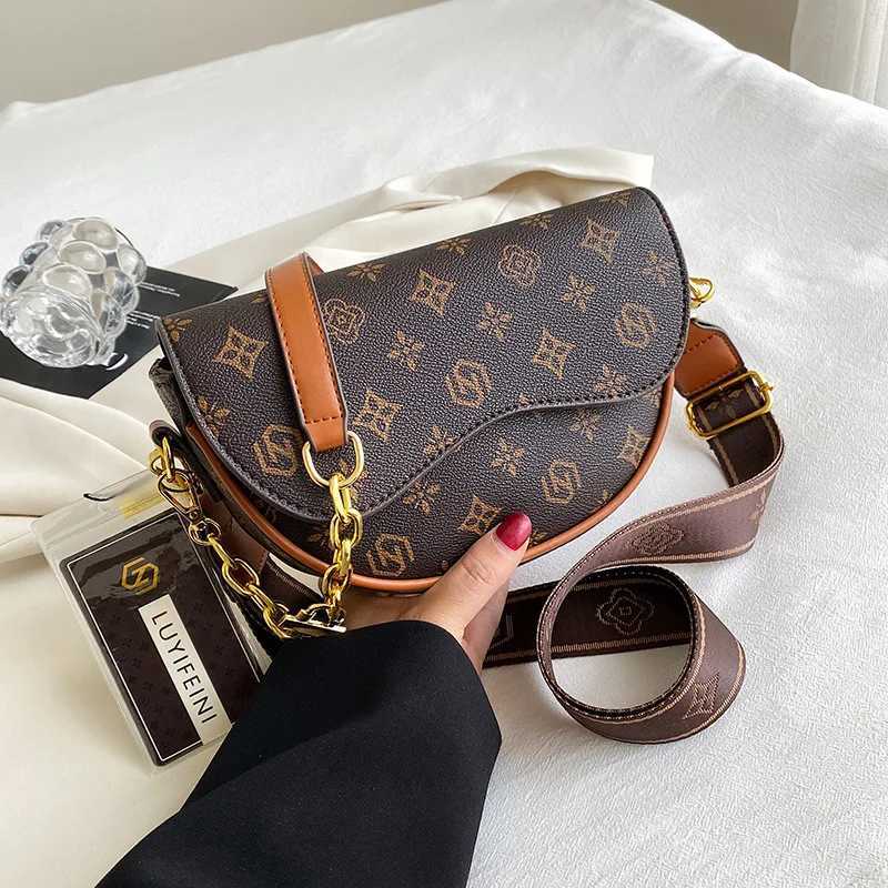 2025 New Womens Niche Highend Textured Printed Saddle Bag Fashion Versatile Underarm Single Shoulder Oblique Span BagW250926