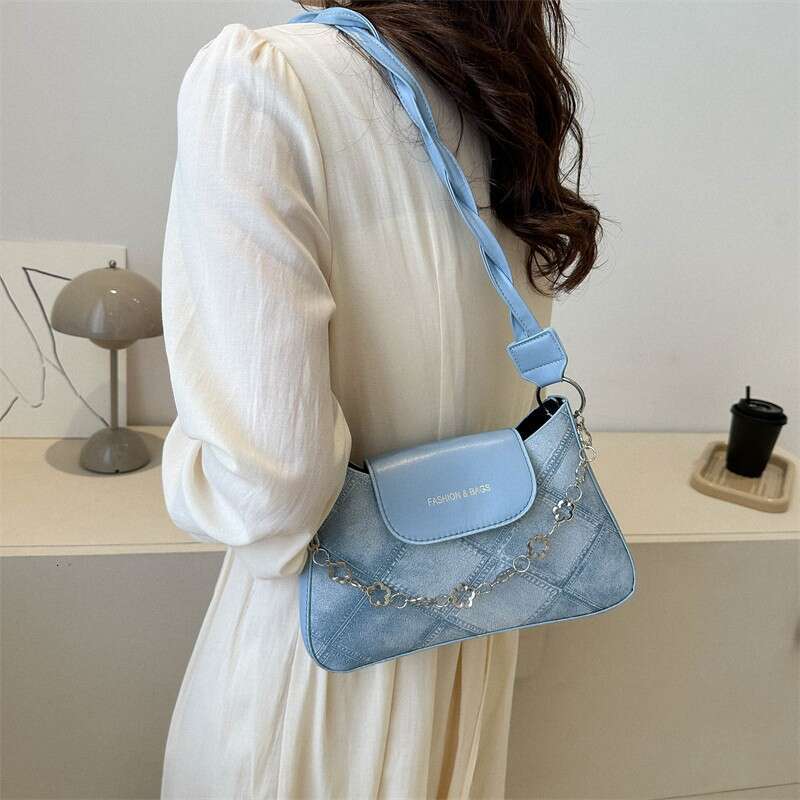 This year's niche design bags for women new trendy and versatile textured crossbody popular single shoulder armpit bag