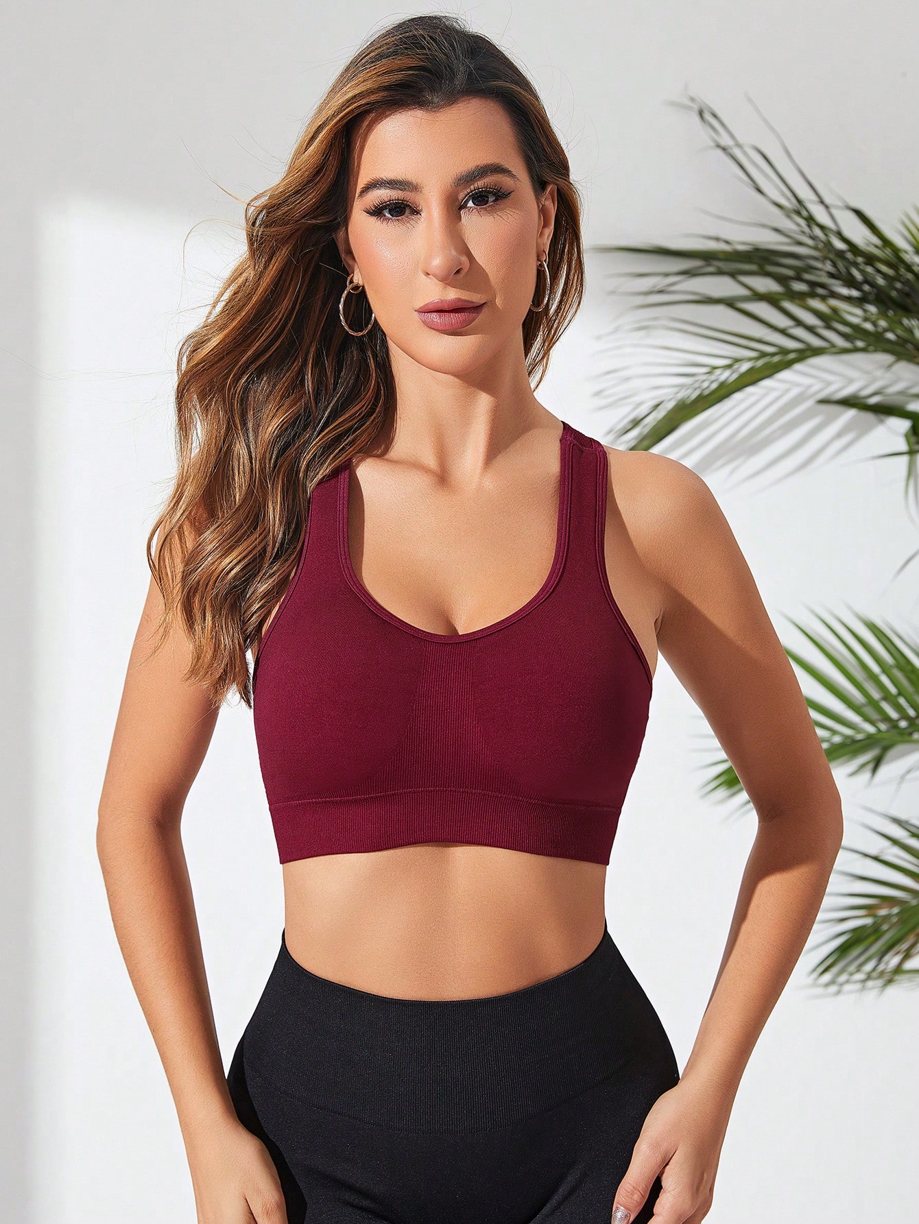 Seamless cross band beautiful back yoga sports bra, quick drying shockproof running fitness bra, gathering bra