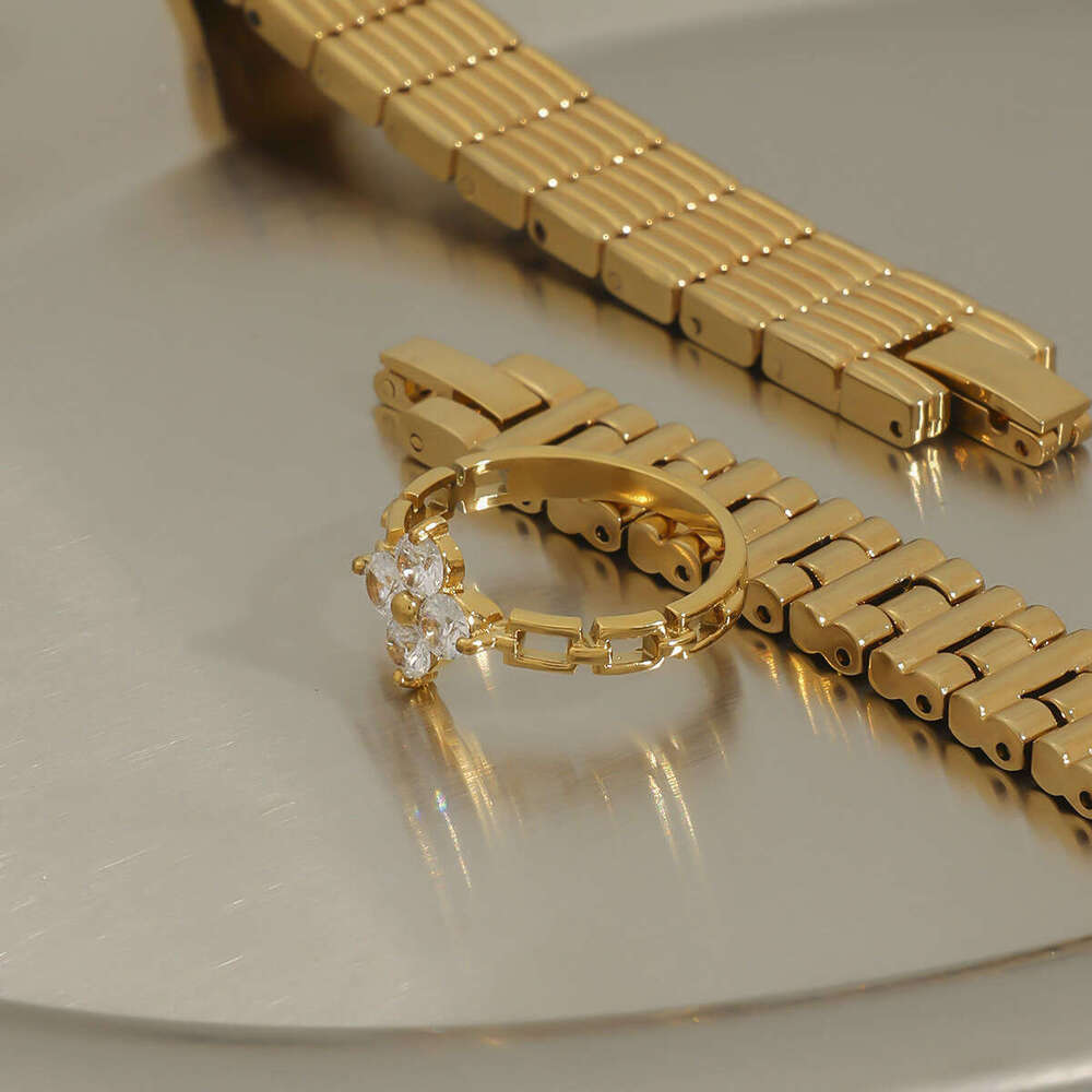 Band ring Designer Luxury jewelry for women Stainless steel plated with 18K gold Zircon Four-Leaf Clover Non-Fading High-end and fashion Festival Holi