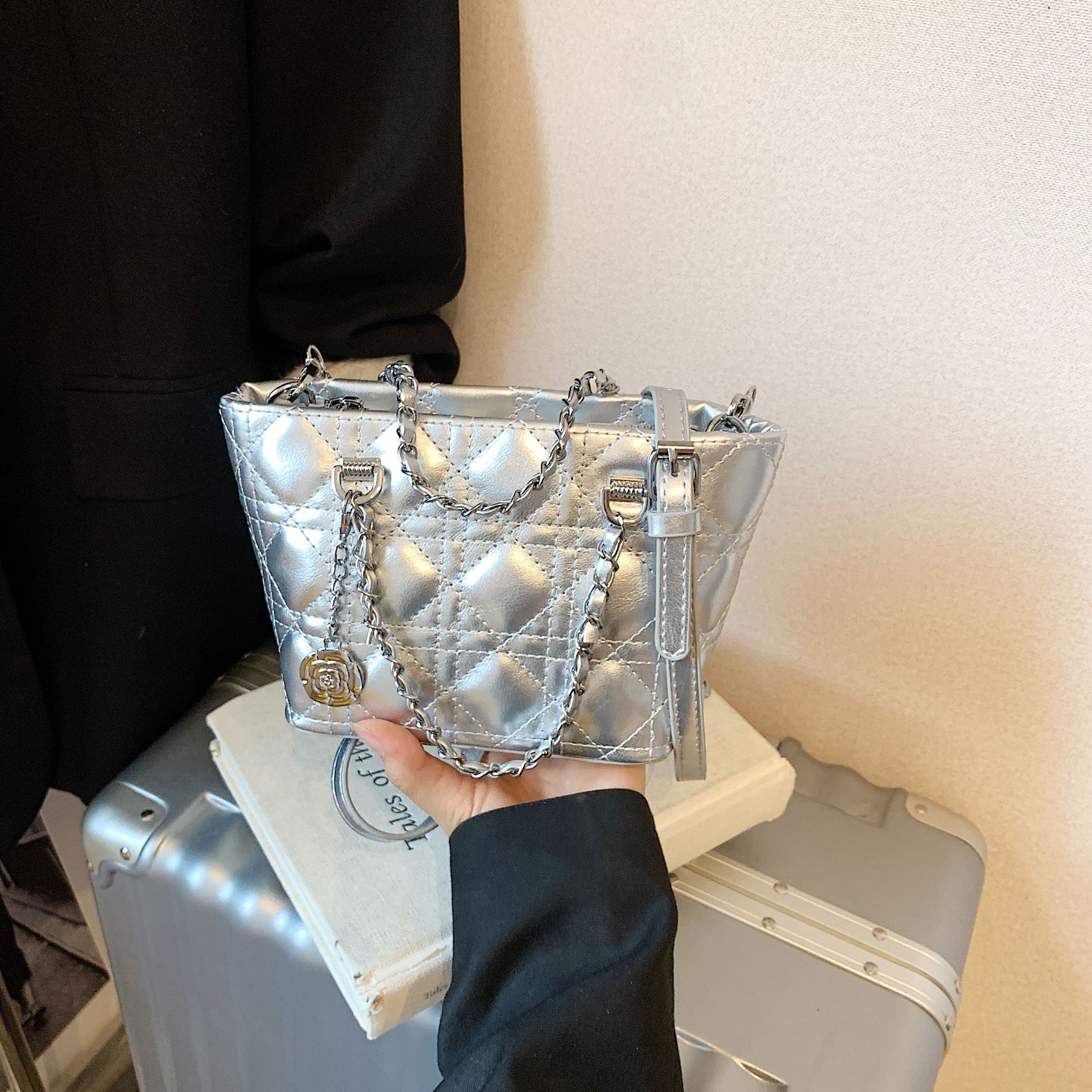 hot Free delivery designer bag Luxury Bag Fashionable minimalist casual handbag for workplace commuting