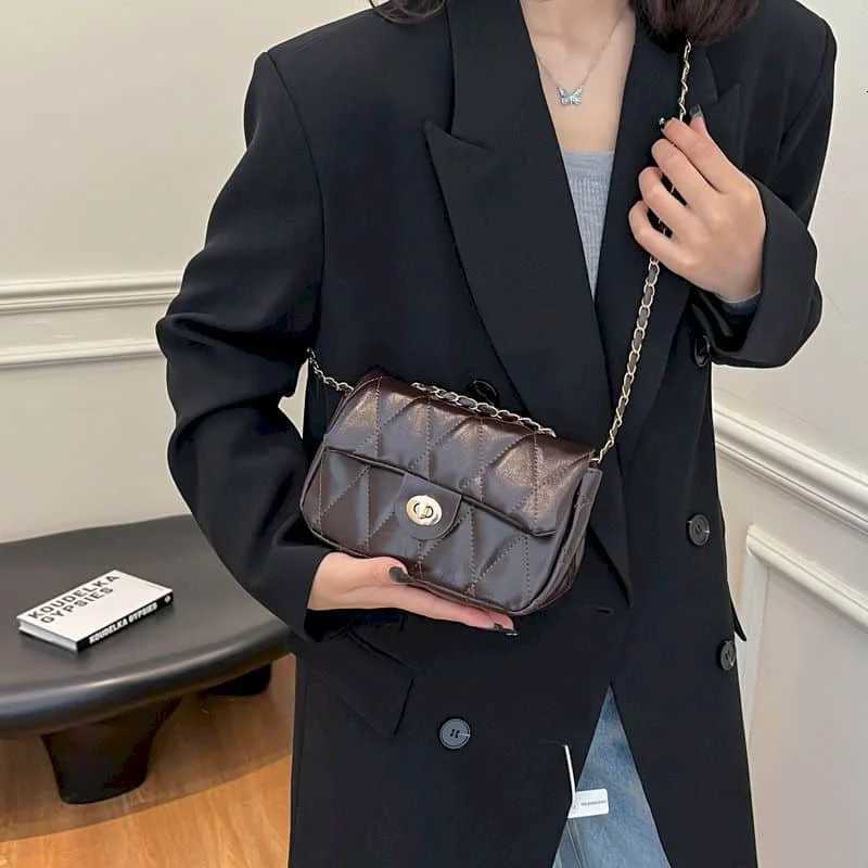 Solid Crossbody Bags for Women Korean Style Versatile Handbags Aesthetic Luxury Ladies Fashionable PU Chain Design Square Bags Z250926