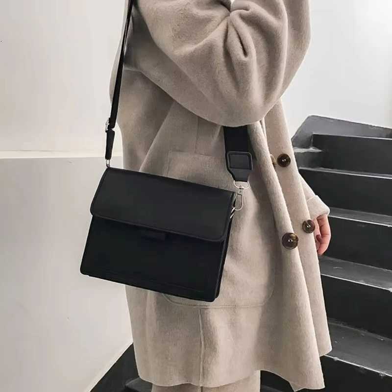 Womens Crossbody Bag New Small Square Bag Trendy Fashion Casual Simple Wide Shoulder Strap Retro One Shoulder Messenger Bag Z250926