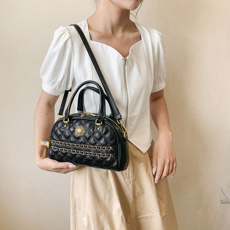 Handbag Female New Fashion Retro Shoulder Bag Personality Foreign Style Messenger PU leather advanced sense bag female