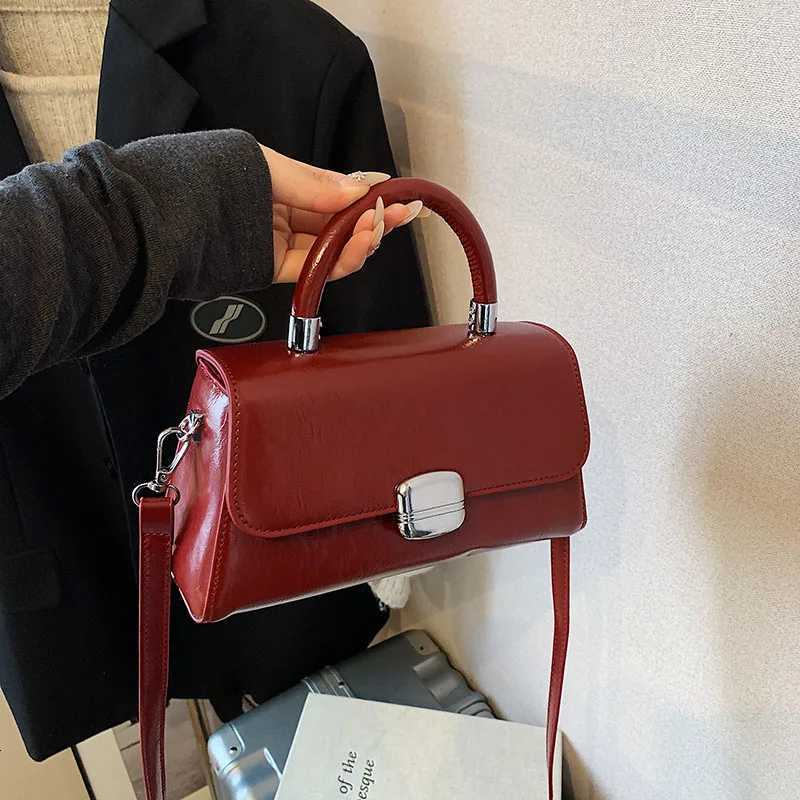 Simple Women Handbags Classic Vintage PU Leather Messenger Bag 2025 New Fashion Commute Single Shoulder Bags Z250926