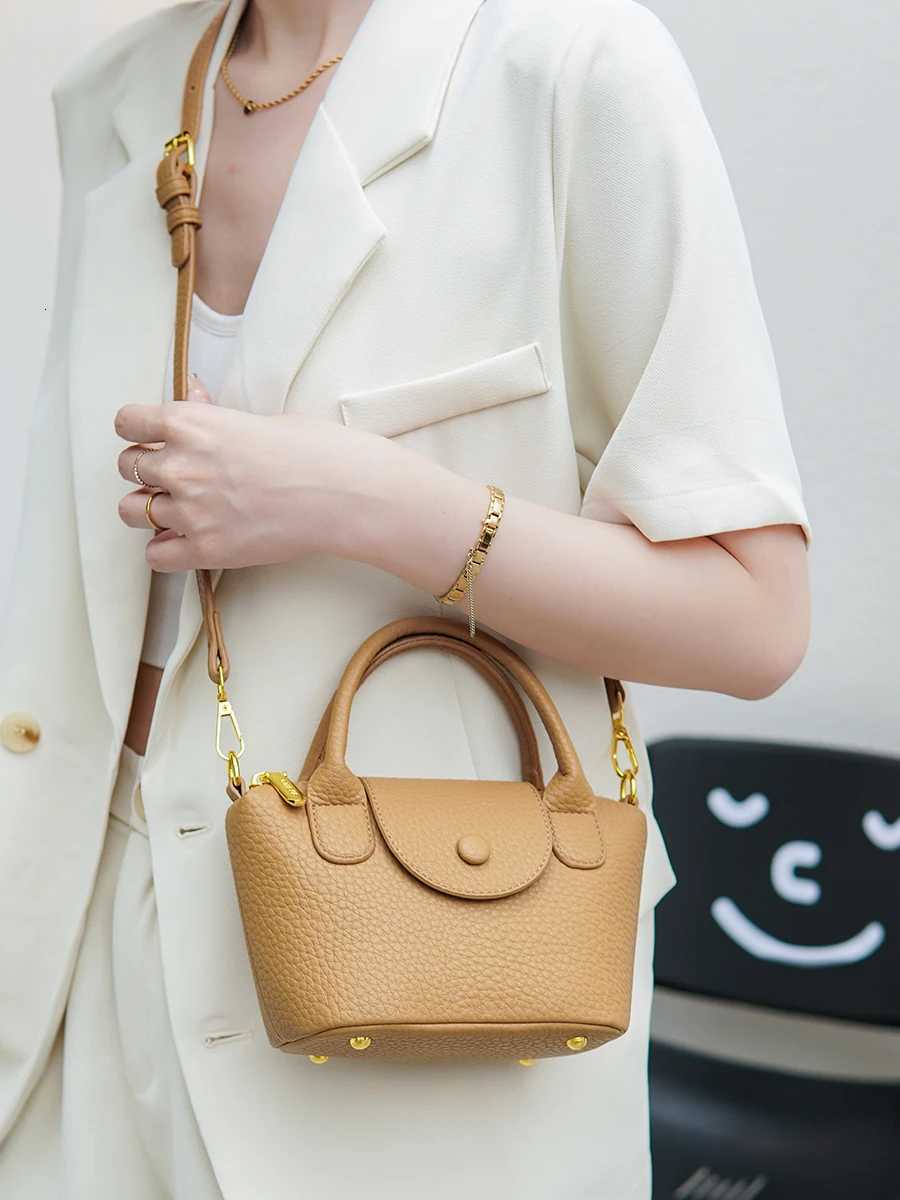 Faionable Color Blo Buet Bag Womens Casual Versatile Handbag Contrast oulder Bag Soft PU Leather Zipper ClosureW250926
