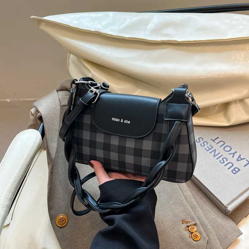 2025 New Plaid Underarm Bag Women Niche Versatile Crossbody Highend Fashion Square PurseW250926