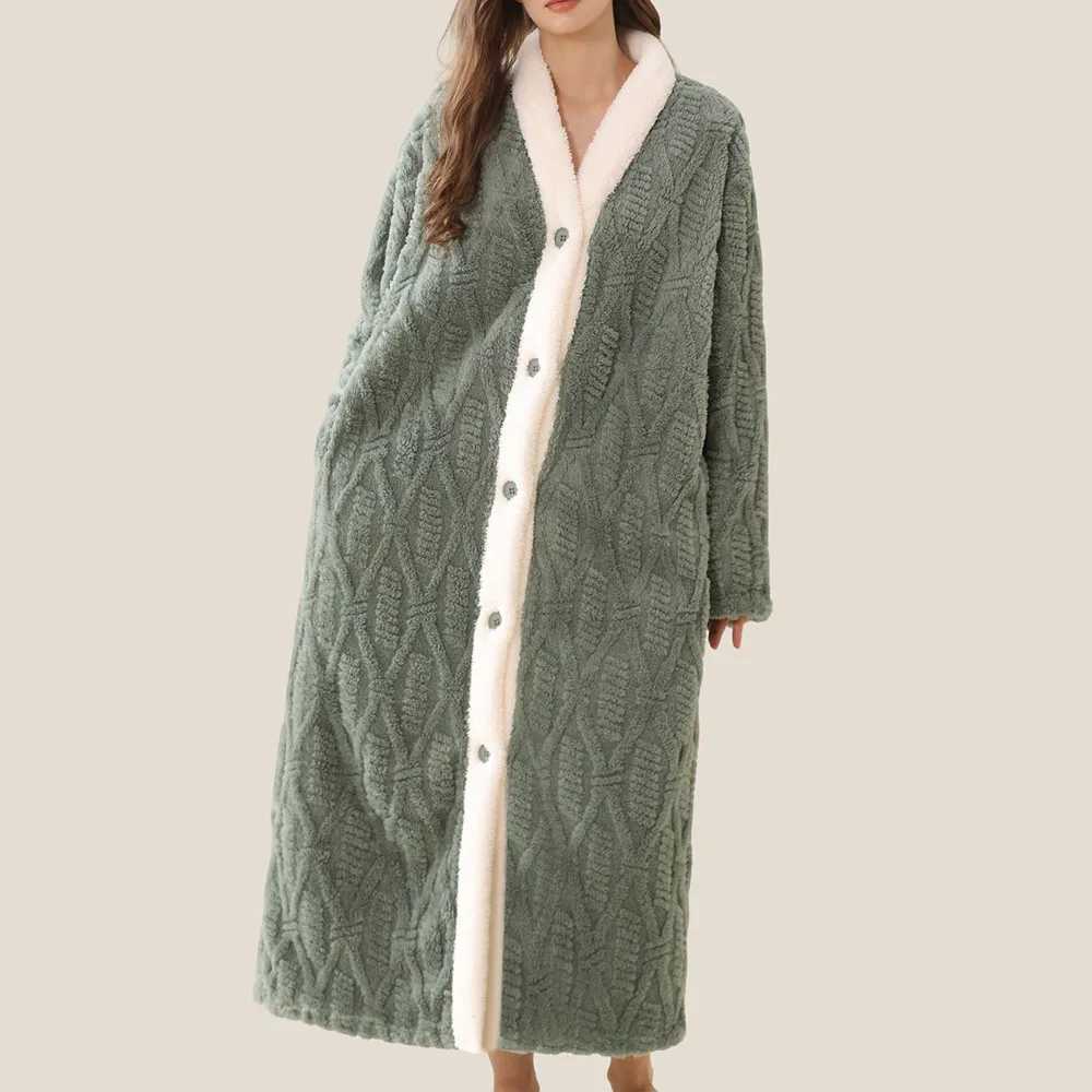 2025 Autumn and Winter New Cotton Velvet Home Robe Vneck Casual Soft Longsleeved Warm and Comfortable Button Long Nightgowns Z250925