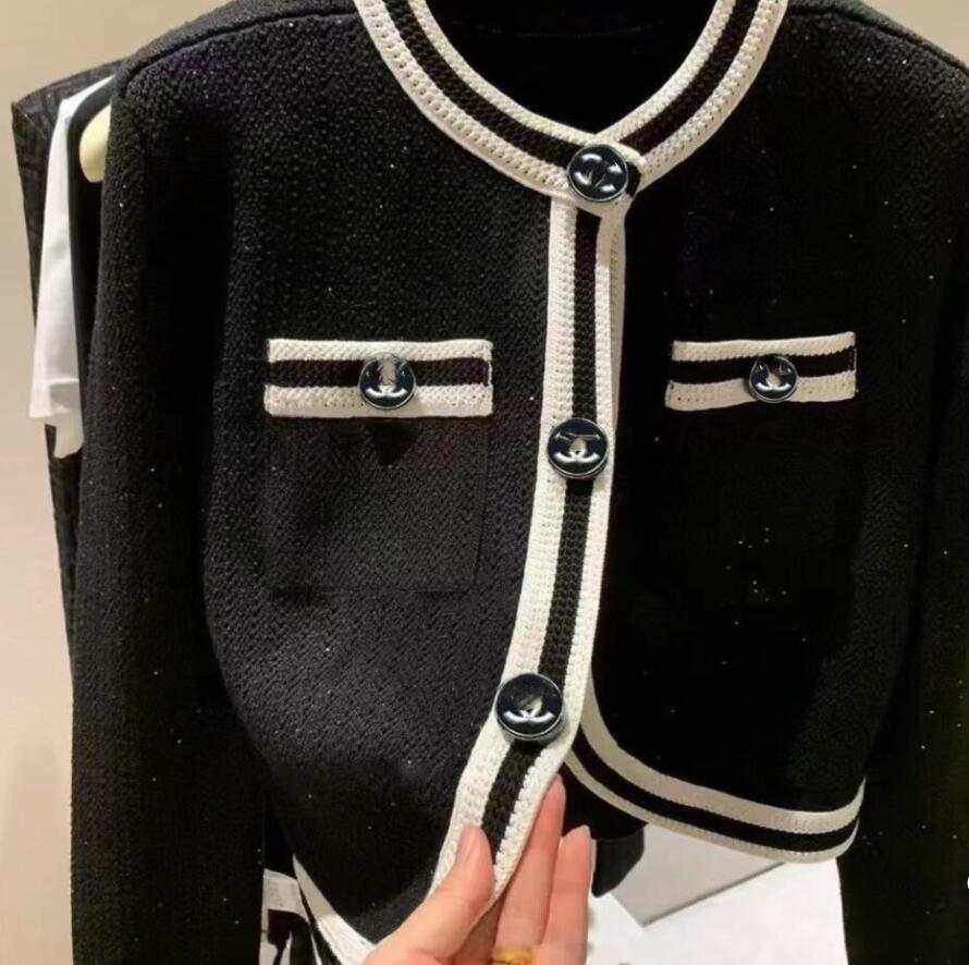 Designer cargidan Women's fashion knitted luxurys sweater Jacket Spring Autumn fashion Outerwear short longth shining Jacket Long Sleeve outfit Coat