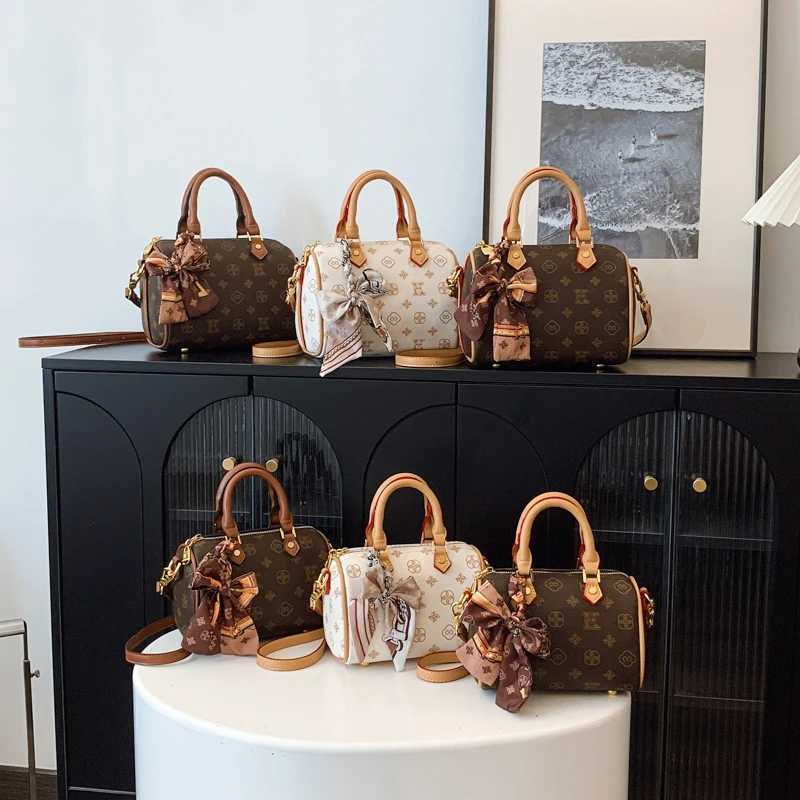 Classic Elegant Leather Crossbody Bag For Women Luxury Designer Shoulder Bag Vintage Style Fashionable ToteW250926