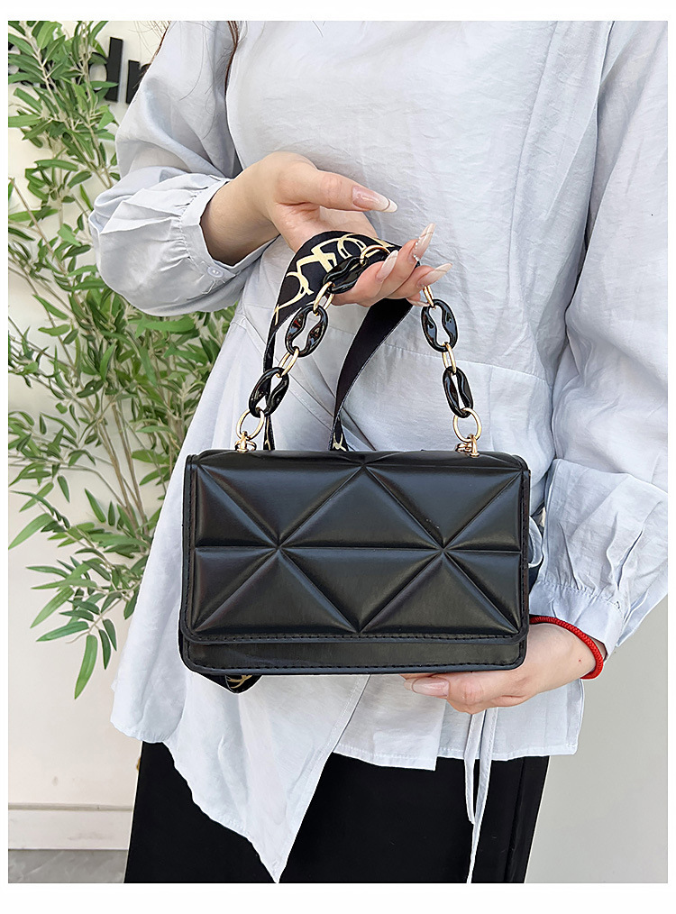 2025 autumn and winter new minimalist style handbag fashionable retro light bag luxury elegant style niche design thick chain shoulder bag designer ba