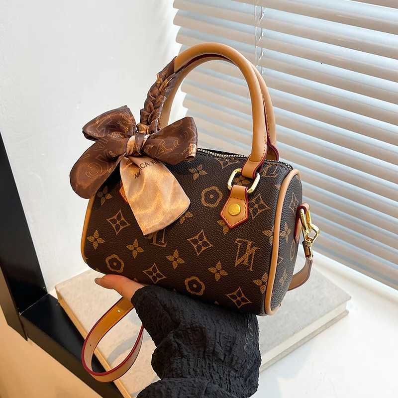 Stylish Womens Leather Handbag Designer Crossbody Shoulder Bag Ladies Tote Purse Casual Daily Use TrendyW250926