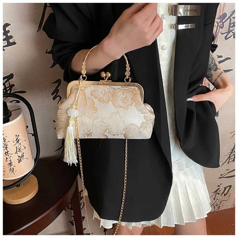 Chinese Style Flower Embroidered Shoulder Crossbody Bag Elegant Chain Handbag Retro Square Pinch Buckle Bag Evening Clutch BagW250926