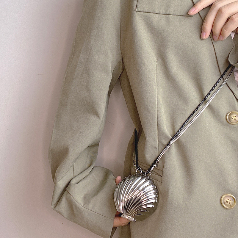 2025 French bag autumn and winter women's metal shell bag new fashion, light luxury, retro style chain shoulder crossbody bag mini wallet designe