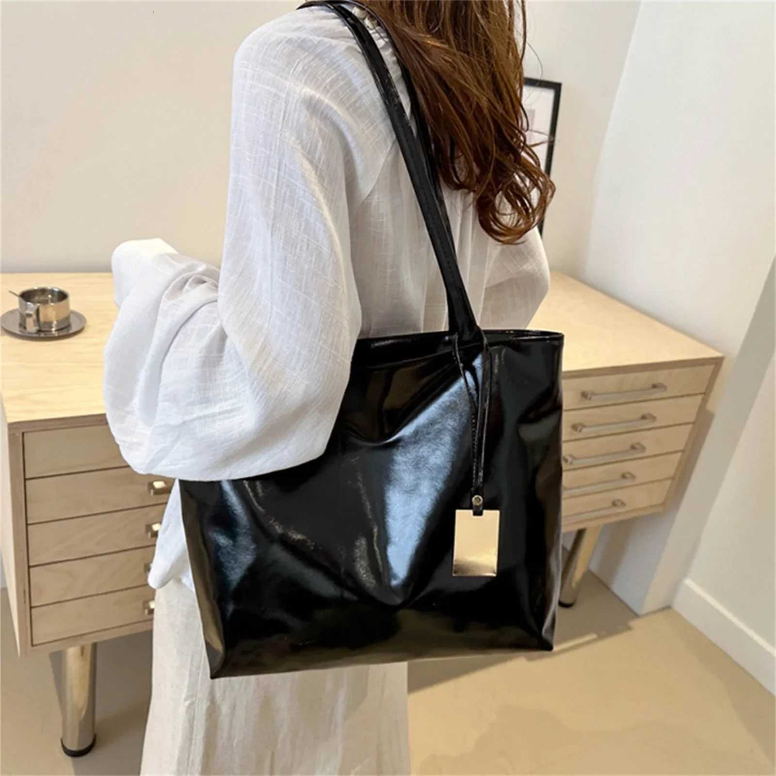 2024 New Fashion Women Shoulder Bag Trendy Large Capacity PU Leather Handbag Solid Lightweight Tote Z250926