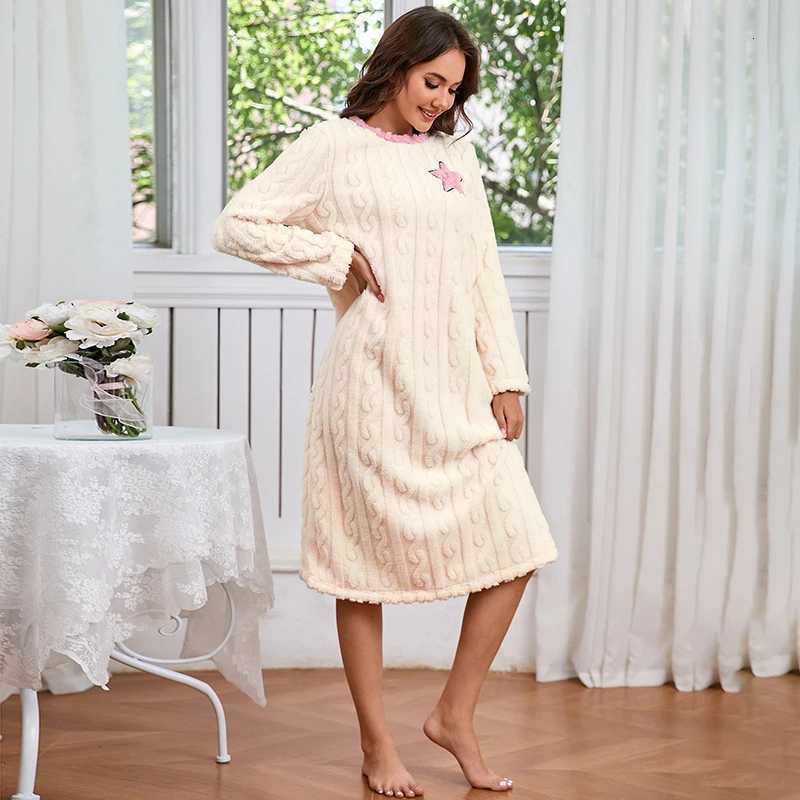 Womens Nightgown Winter Warm Thicken Flannel Sleepwear Loungewear Long Sleeve Nightdress Soft Comfortable Home Clothes Nightwear Z250925