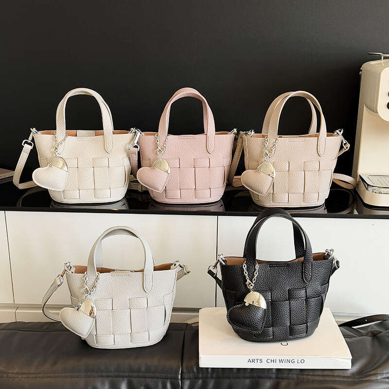 Designer Bag Luxury Bag 2025 Niche Casual Design Woven Handheld Bucket Shoulder Bag For Women Simple Versatile Commuter Crossbody Mother-Daughter 01