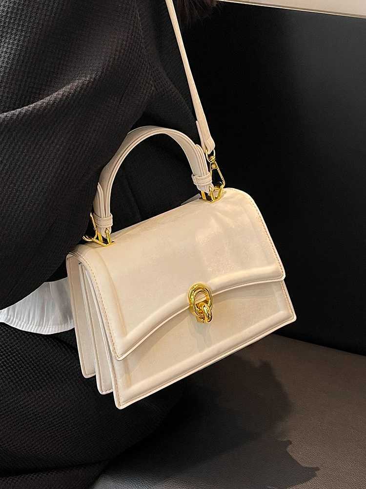 Korean Short Handle Small Handbags Women Fashion Pink Flap Trapeze Crossbody Bag 2024 New Lady Daily Work Armpit Bag Z250926