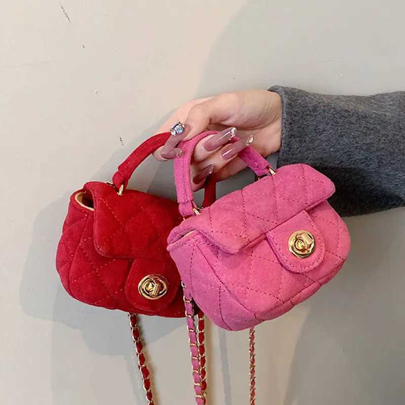 Minifashion Bag 2023 New Highgrade Textured Messenger Bag with Matte Leather and Oneshoulder Chain Mouth Red Envelope Z250926