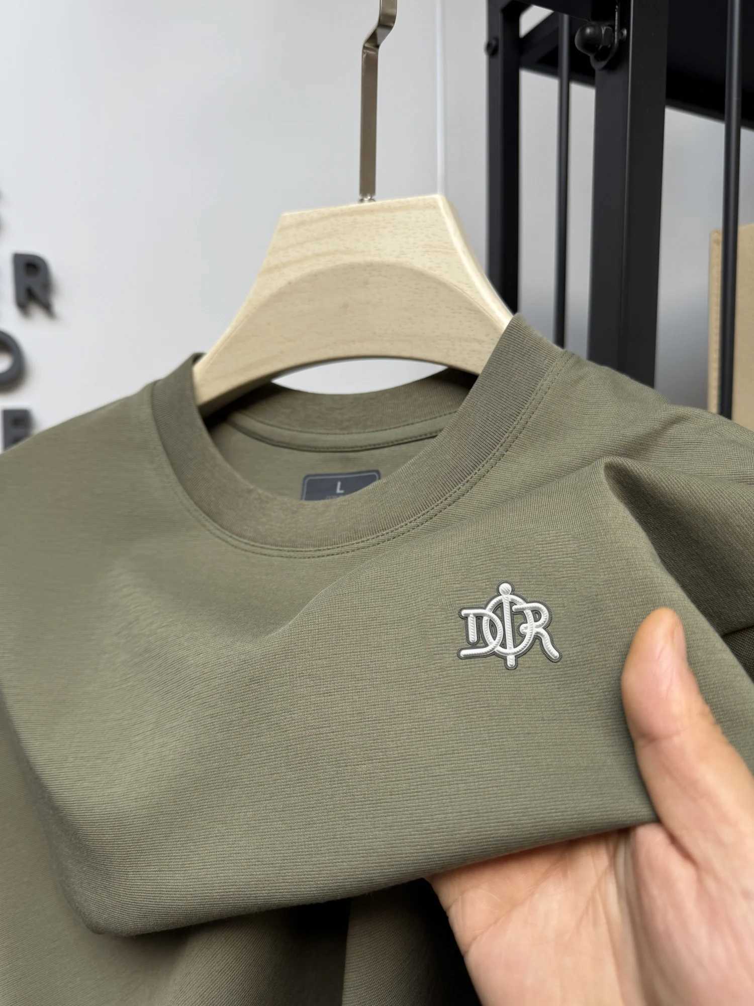 luxcury Menswear Essential Durable Cotton T-Shirt Featuring Elegant Design Elements for Enhanced Comfort