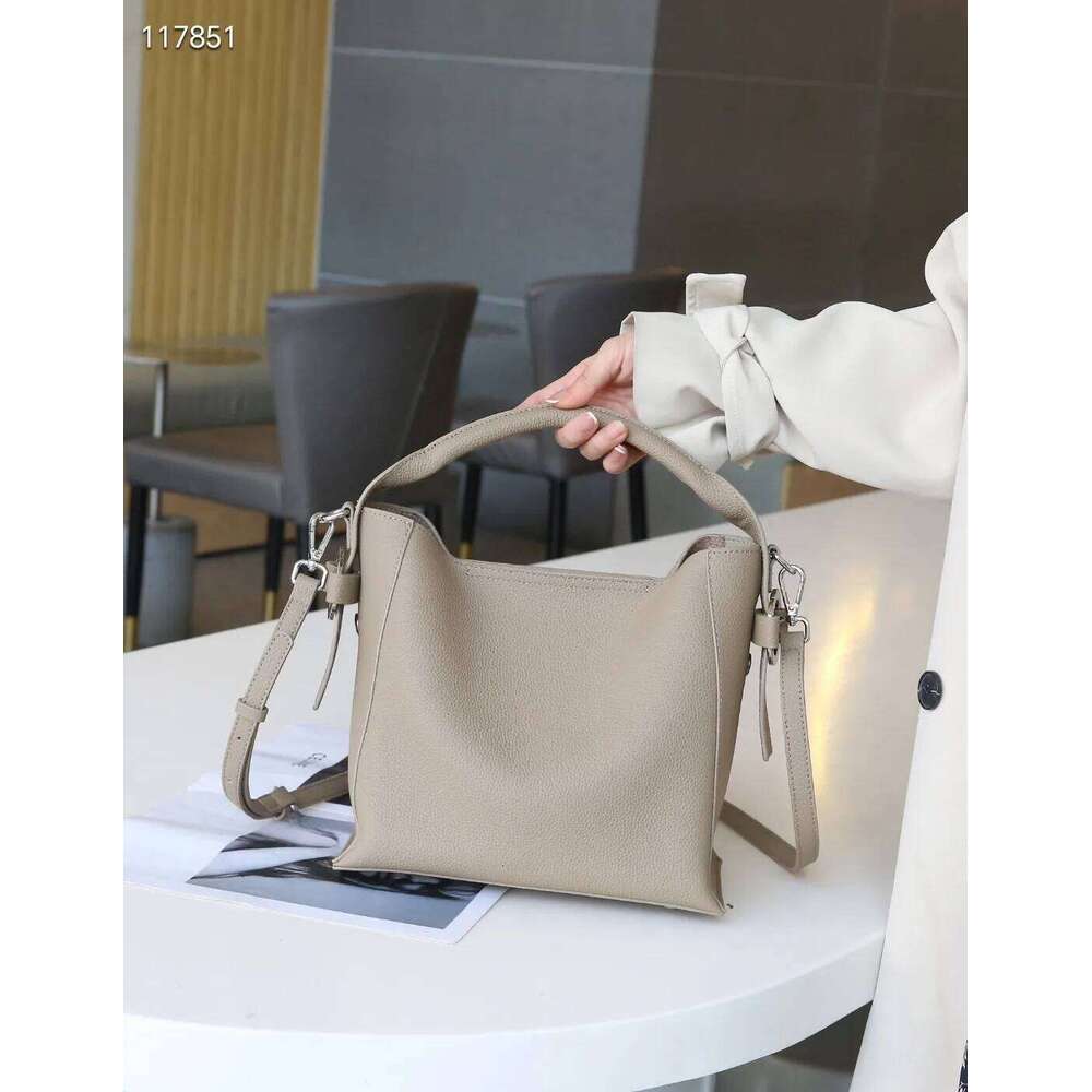 Layer Cowhide Bucket Girls High-Grade Leather Women's New Niche Commuter Bag Basket Purses And Handbags suotong2509