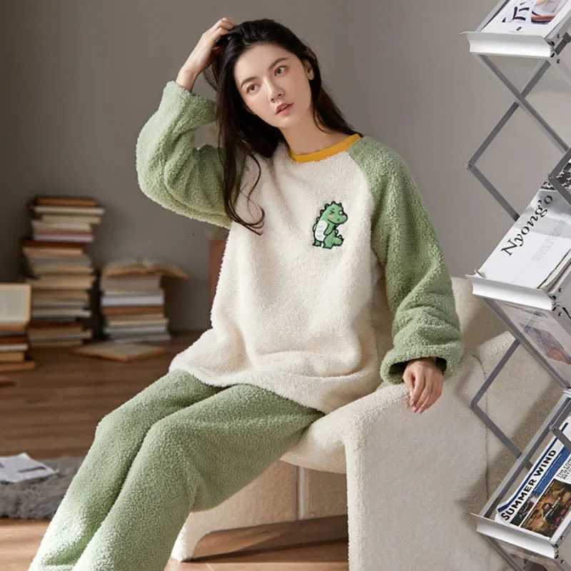 Thickened Warm Flannel Women Sleepwear Coral Velvet Pajamas Autumn Winter Cute Cartoon Bear Padded Two Sets Nightwear Casual Z250925