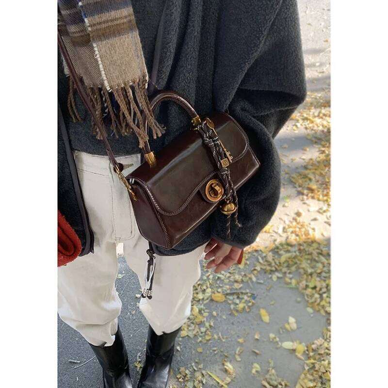 Retro Sle Women's Handbag New Faion Small Square Versatile oulder Crossbody Bag for Commuting And Daily Use