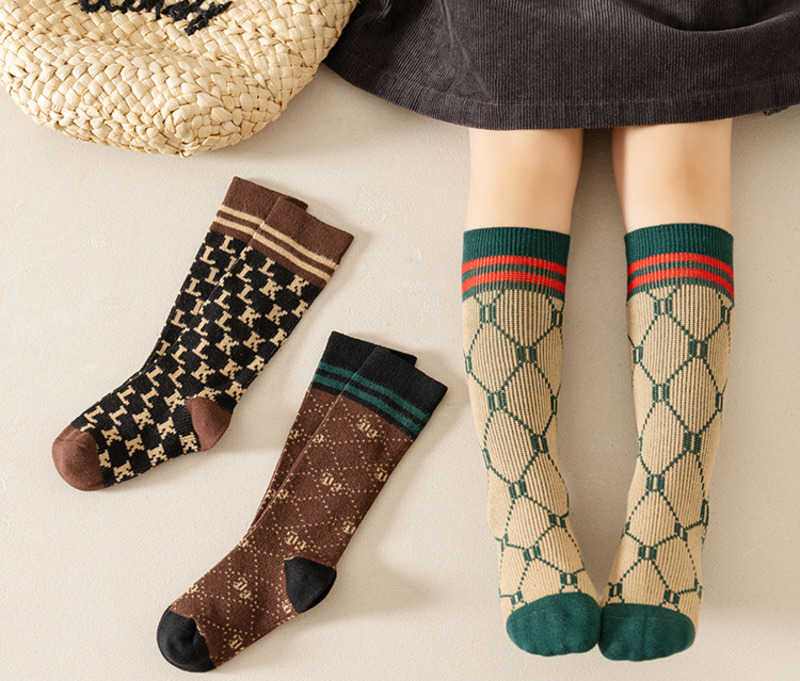 Autumn Winter New Childrens Socks Ins Trend Long Tube Plaid Letter Double Needle Double Road Boys and Girls Baby Socks C250926