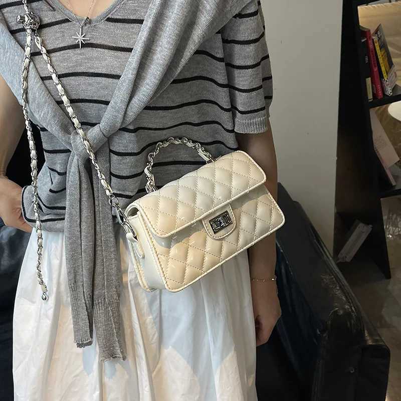 Rhombus Lock Chain Crossbody Bag 2025 New Simple Xiaoxiangfeng Handbag Versatile Shoulder Small Square Bag Z250926
