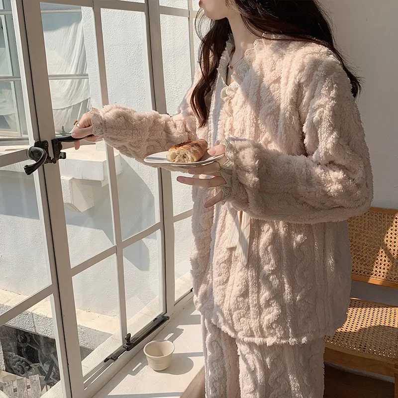 2024 New Coral Velvet Sleepwear Set Womens VNeck Winter Thickened FleeceLined Princess Style Home Clothes Z250925