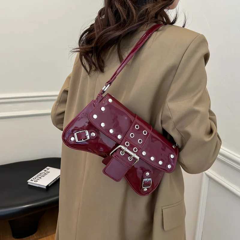 Fashion single Shoulder Bag High Quality Patent Leather Women Bag Rivet Chain Handbag Shopper Underarm Purse Retro Casual Tote Z250926