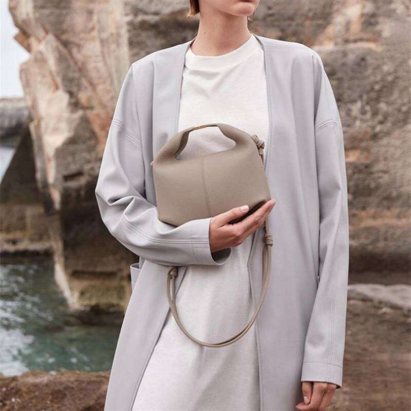 Women Handbag Large Capacity Handbag New Trend Of Niche Leisure And Hundred Lunch High Quality Large Capacity Ladies Commuting Fashion Shou