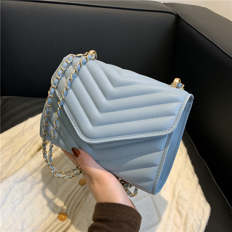 Autumn/winter 2025 new women's shoulder bag niche design fashion chain shoulder bag French light luxury designer bag trendy bag small square bag