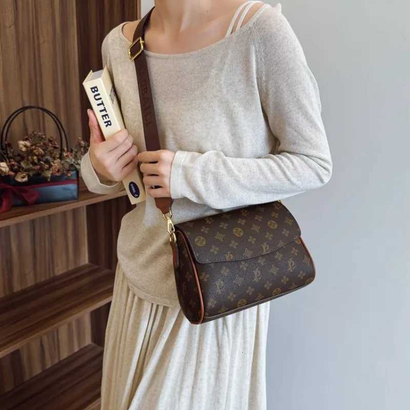 Trendsetting Womens Shoulder Bag Maillard Style Retro Crossbody Purse Work Daily Use Fashionable HotW250926