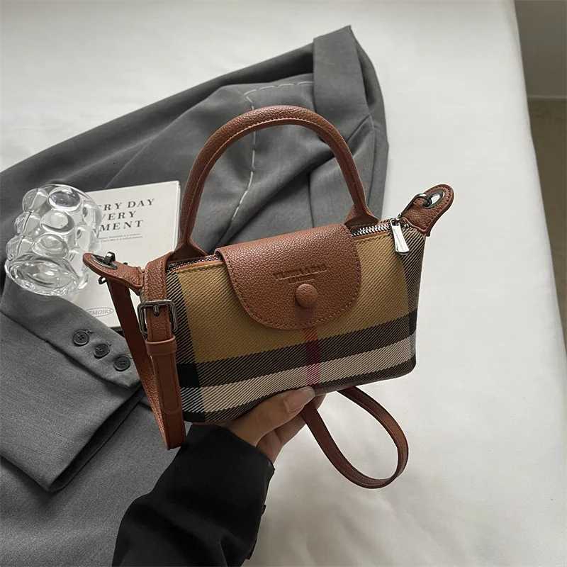 European and American Fashion Womens Bag 2025 New Check Pattern Bag Handheld Dumpling Bag Handheld Crossbody BagW250926