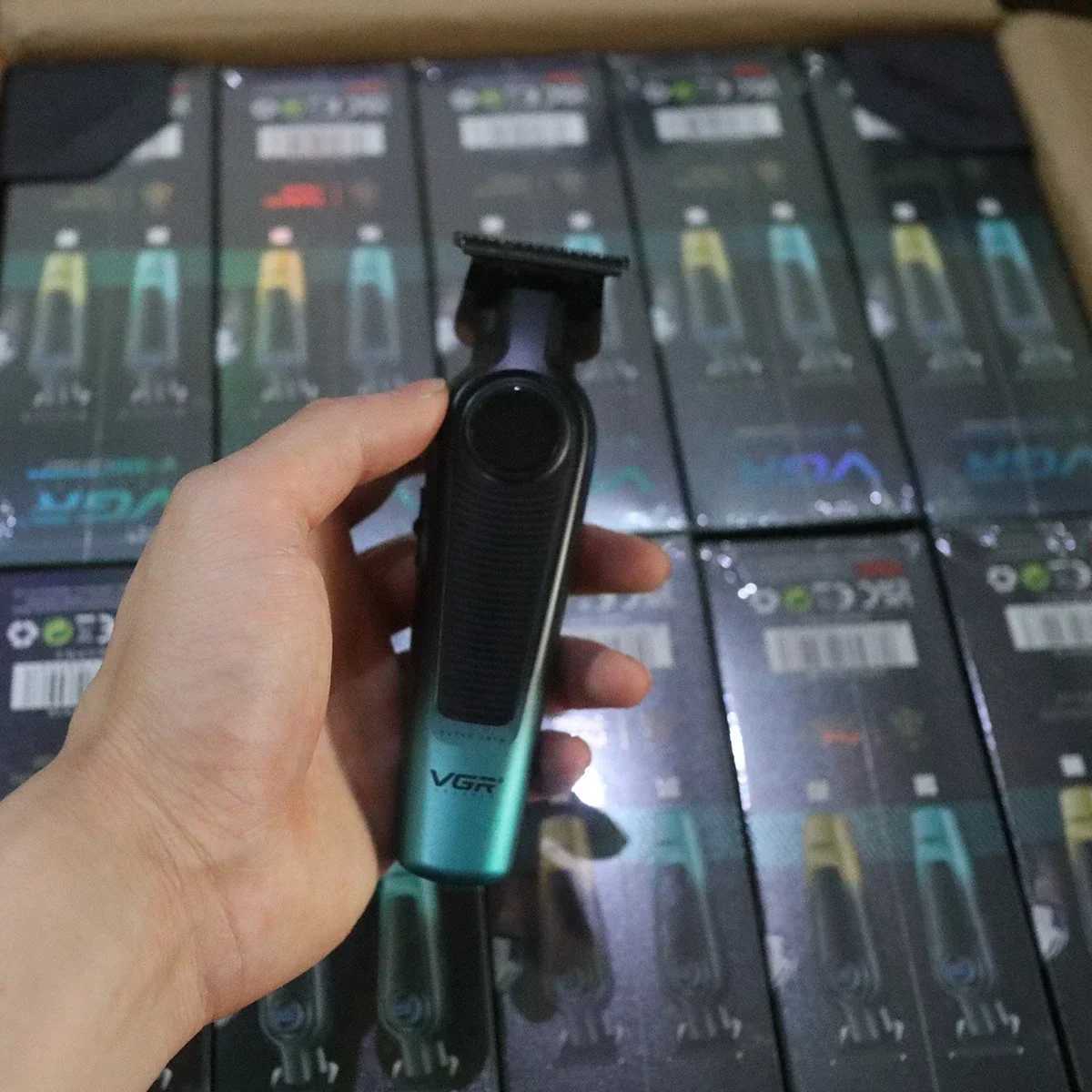 Professional Hair Clipper Cordless Electric Rechargeable Haircut Barber Trimmer for Men Hair Cutting Machine V996 R250926