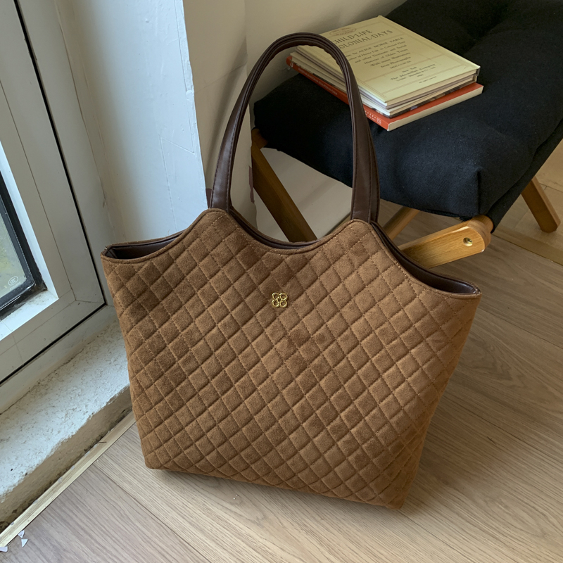 Ladies large capacity handbag for daily commuting shopping lightweight bag high end and niche design single shoulder crossbody 3572031