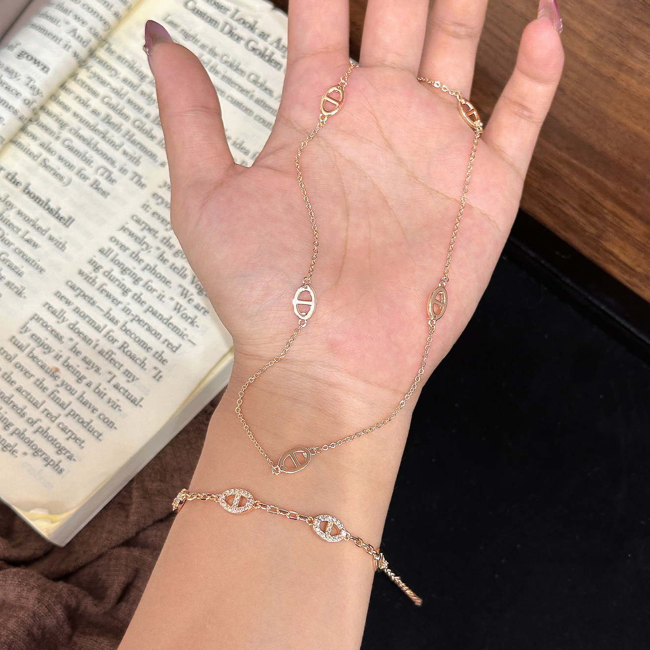 High-Quality Exquisite Bare Pig Nose Bracelet Elegant Versatile Light High-End Collarbone Chain Set