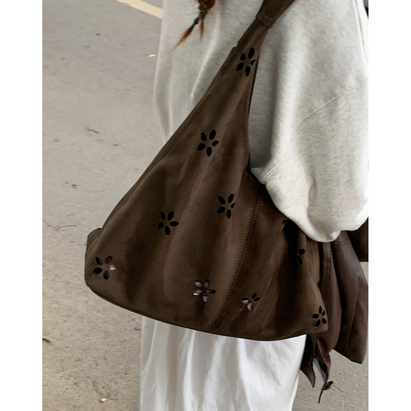 French style large capacity underarm commuting bag with retro and trendy design, autumn new style suede design, hollow handbag, light luxury designer 