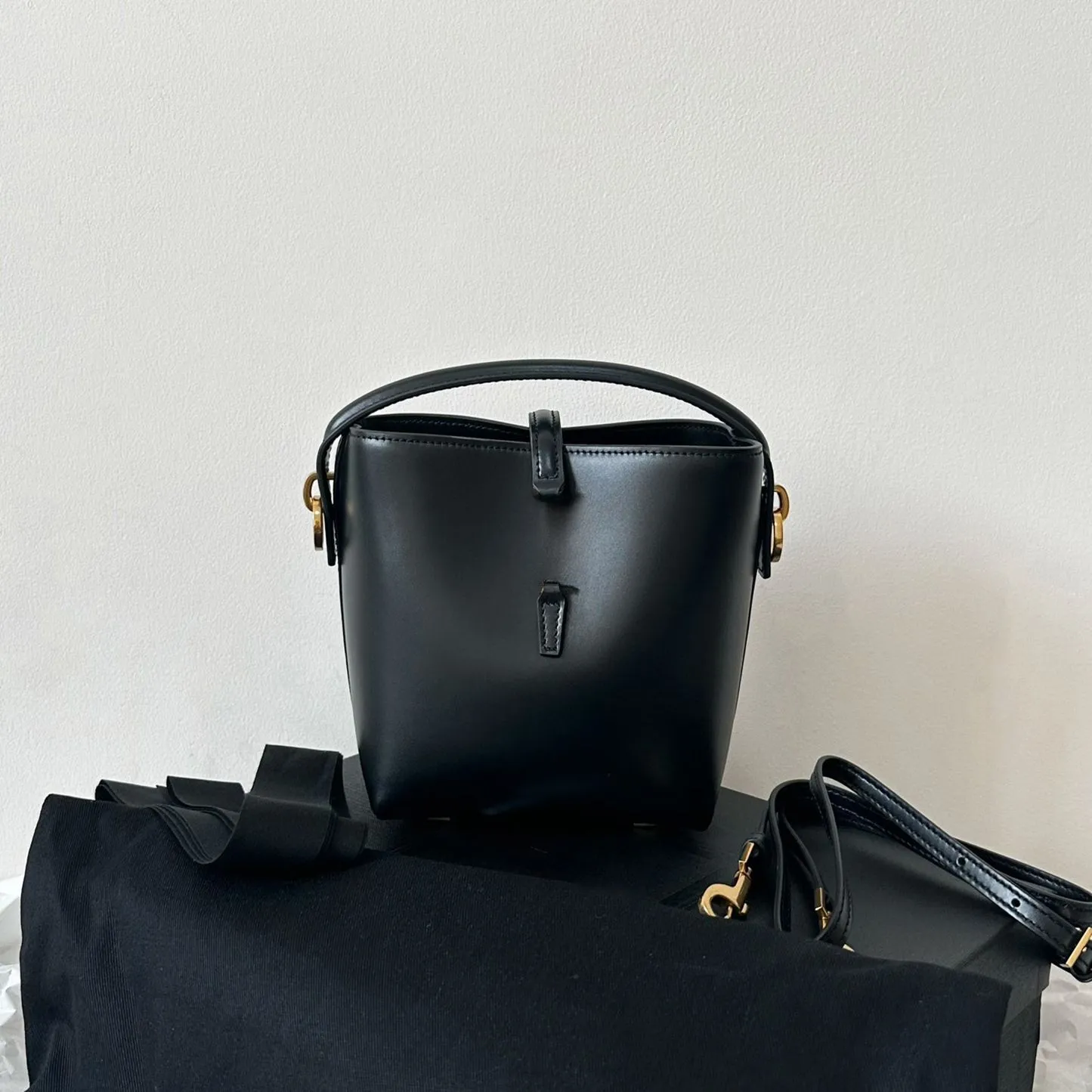 Designer bag bucket bag mini bag suede bag women tote bag Hobo handbag Genuine leather Underarm Bag Fashionable casual crossbody black suede designer bag