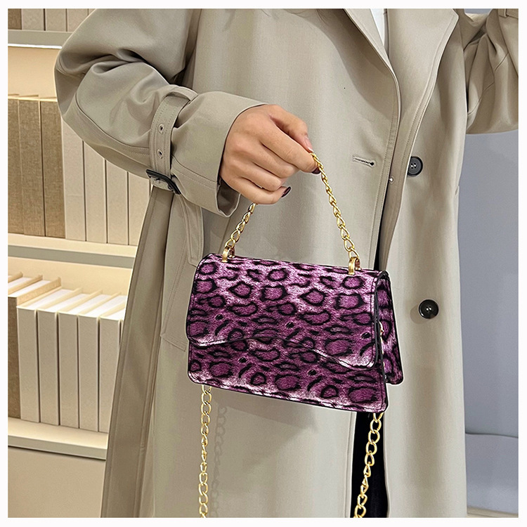 2025 Autumn/Winter New Light Luxury Chain clean Leopard Pattern Women's Small Square Bag Trendy Fashion Retro bag Women's Shoulder Bag Desig