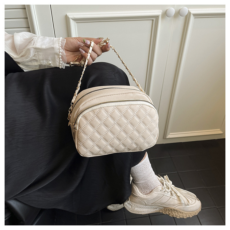2025 Autumn/Winter French New Women's Handbag Light Luxury Retro Style Quilted Chain Fashion Shoulder bag Bag Designer Bag