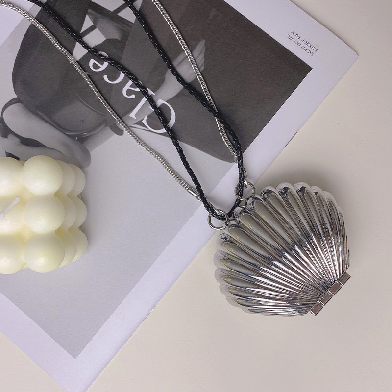 2025 French bag autumn and winter women's metal shell bag new fashion, light luxury, retro style chain shoulder crossbody bag mini wallet designe