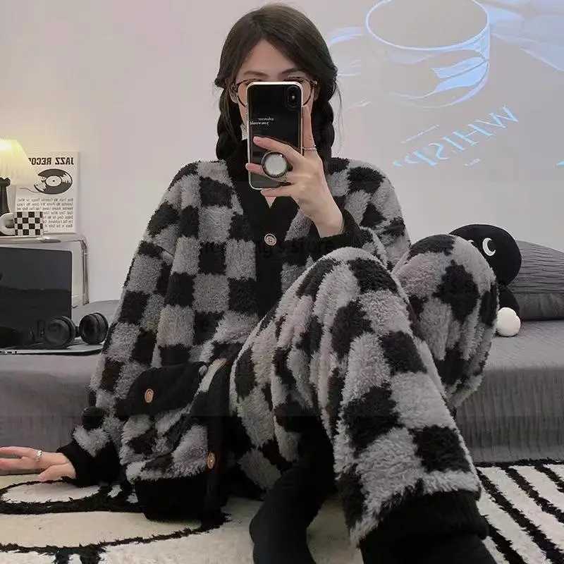 Checkered Velvet Padded Simple Sleepwear Winter Womens Pajamas French Style Home Clothes Set Warm Pijama Can Be Worn Outside Z250925