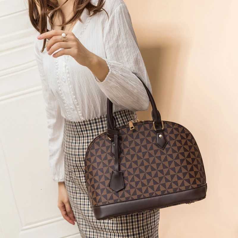 New Fashion Womens Shell Bag Trend Brand Simple Printed Shoulder Bag High Quality Elegant Crossbody Bag Designer Luxury HandbagW250926