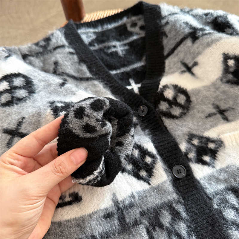 Childrens Sweater 2025 Autumn Korean Version New Boys and Girls Jacquard Vneck Sweater Baby Versatile Knitted Cardigan Trendy Y250925